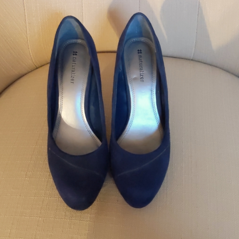 Blue suede Naturalizer heels